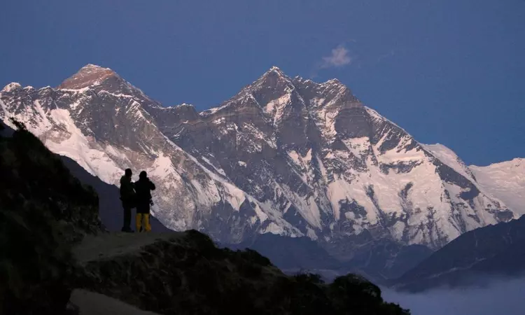 Six people, including five Mexicans, die in helicopter crash in Nepal