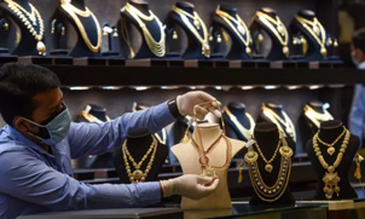 Gold price remains flat at Rs 59,505/10 gram