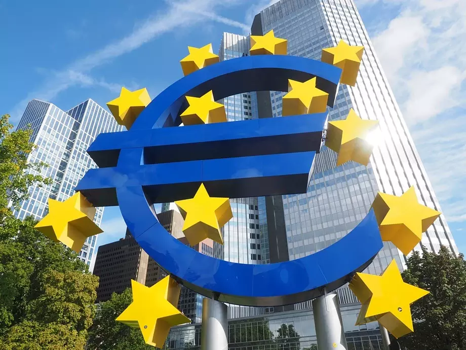Euro zone yields drift lower as traders wait for US inflation data