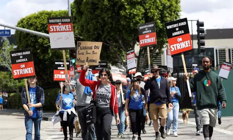 Hollywood studios racing to avoid actors strike at midnight Hollywood studios racing to avoid actors strike at midnight