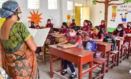 Govt teachers undergo training in English language till Aug 1