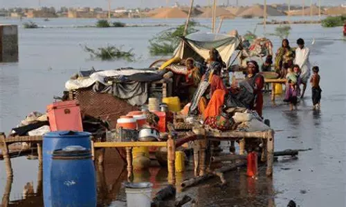 Pak authorities warn of more high-level floods