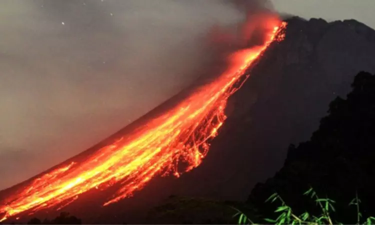 Indonesias Mt. Merapi erupts 16 times in 24 hours Indonesias Mt. Merapi erupts 16 times in 24 hours