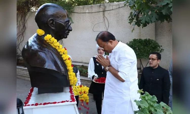 Syria: MoS Muraleedharan pays homage to Mahatma Gandhi in Damascus