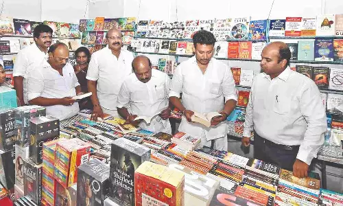 Inculcate reading among kids, min urges teachers