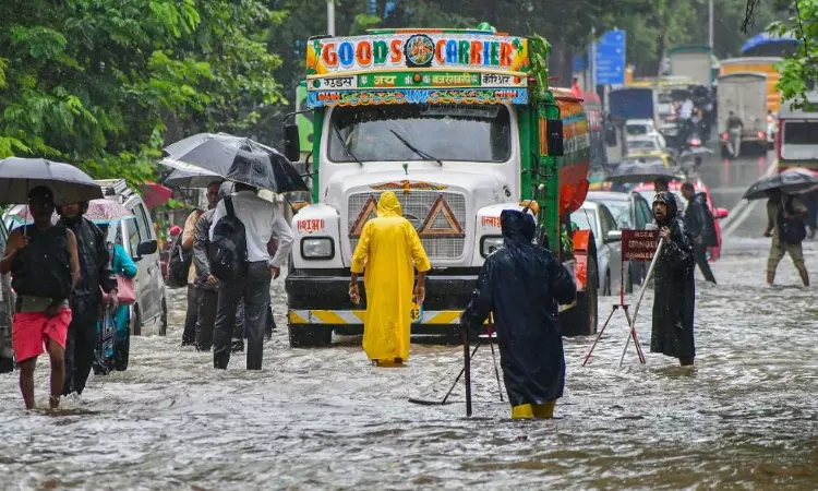 IMD issues ‘yellow’ alert as rains lash Mumbai after week-long lull IMD issues ‘yellow’ alert as rains lash Mumbai after week-long lull