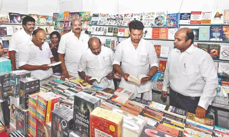 Inculcate reading among kids, min urges teachers