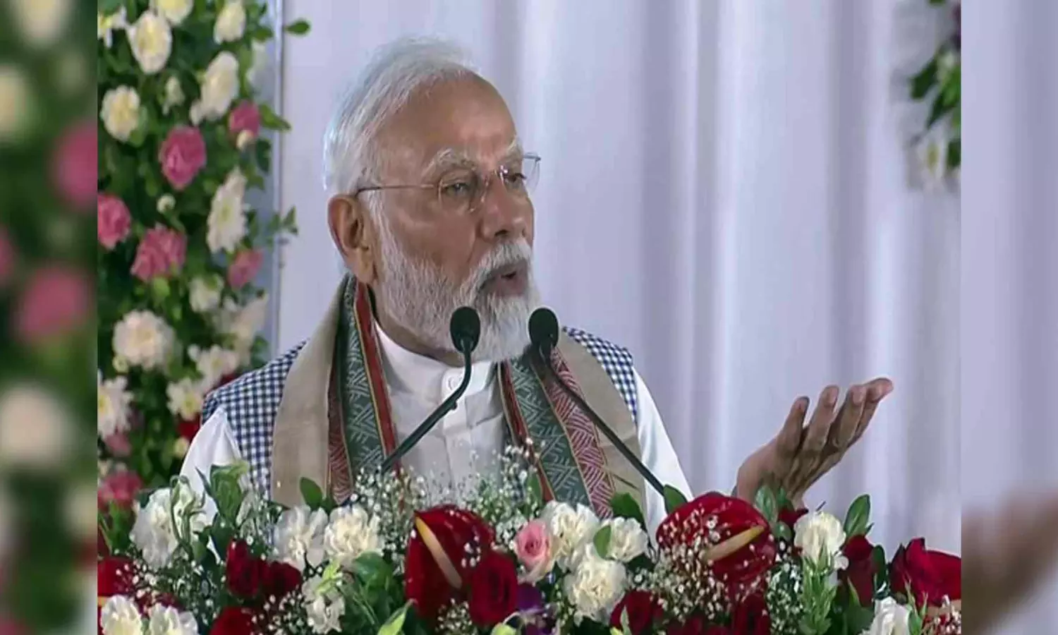Soon after landing in India, Modi calls Delhi LG to enquire about flood situation