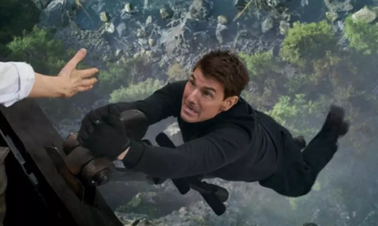 Tom Cruise feted with Guinness World Record for his stunt in ‘Mission: Impossible: The Final Reckoning’ Tom Cruise feted with Guinness World Record for his stunt in ‘Mission: Impossible: The Final Reckoning’