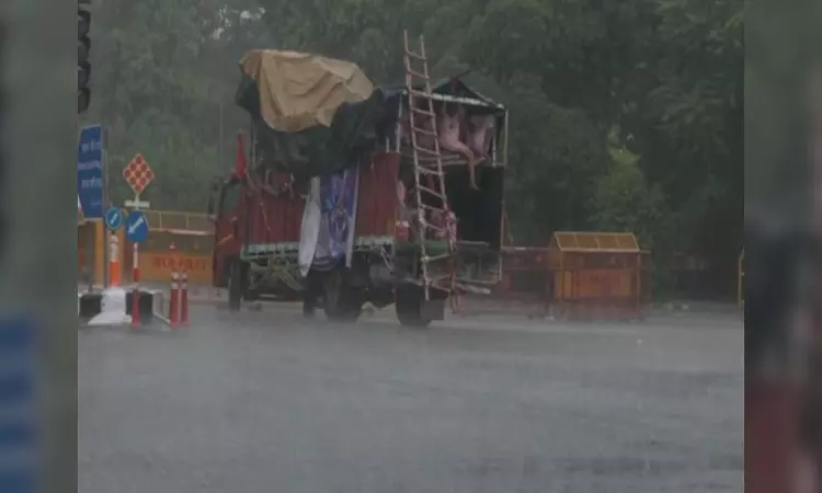 Rain lashes several parts of Delhi Rain lashes several parts of Delhi