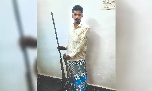 Man held for possessing country guns in Pernambut, another accused flees