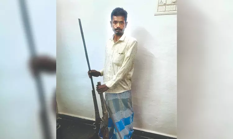 Man held for possessing country guns in Pernambut, another accused flees