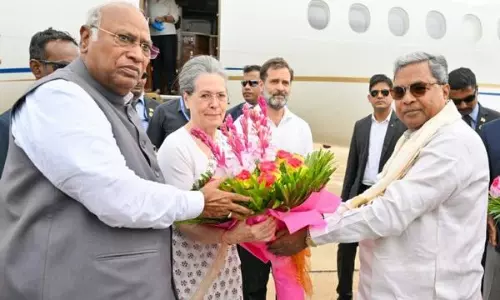 Sonia, Kharge, Rahul Gandhi arrive at Bengaluru ahead of joint Oppn meeting