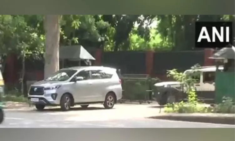 Rahul leaves Sonia’s residence, to take part in oppn unity meeting in Bluru