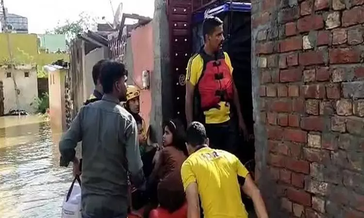 Uttarakhand flood: SDRF safely rescues pregnant woman from flooded area