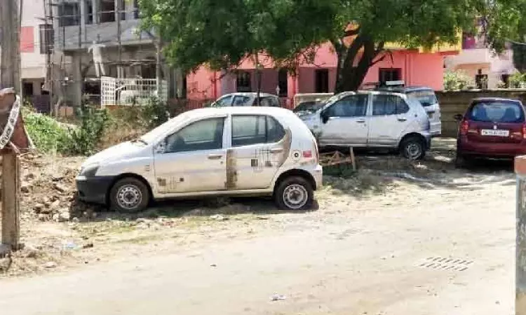Thoraipakkam residents want mystery car removed from street