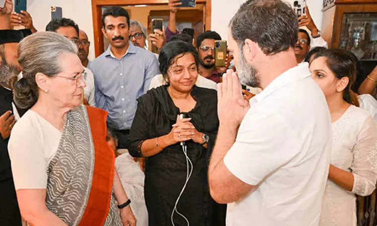 Oommen Chandy’s demise: Sonia Gandhi, Rahul pay last respects