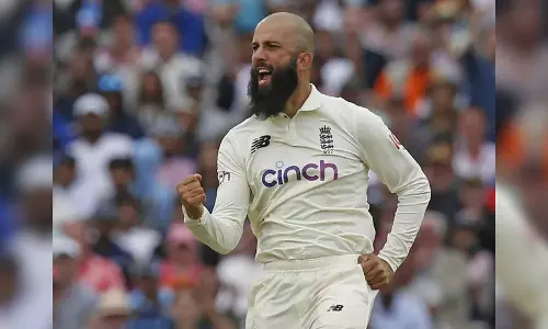 England, Australia share honours at tea on Day 1