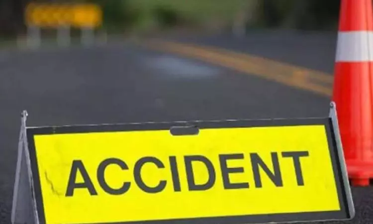 11 school kids hurt as car rams auto