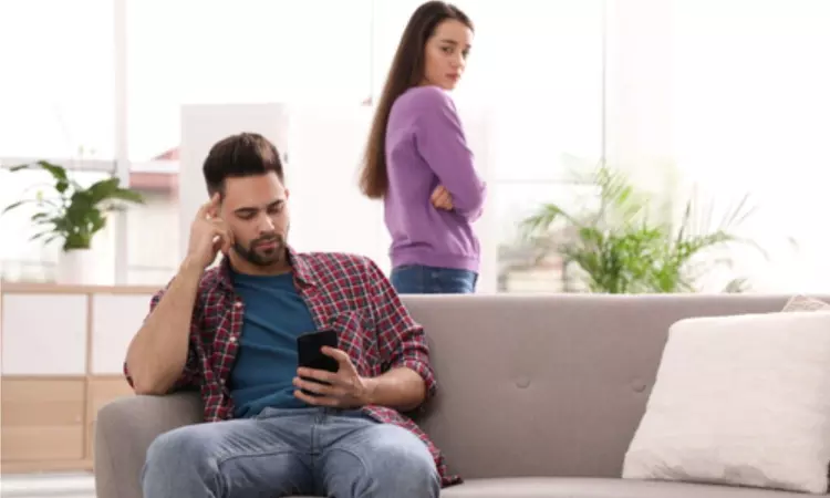 Is your marriage going downhill? ‘Phubbing’ may be the reason Is your marriage going downhill? ‘Phubbing’ may be the reason