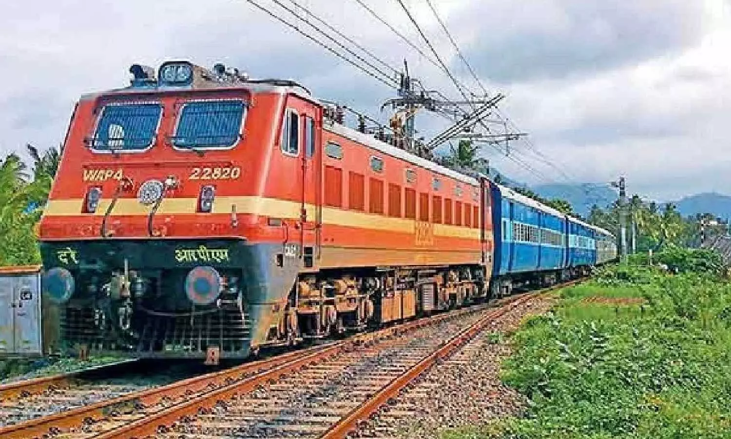 Students stage rail roko in Meenambakkam condemning Manipur incident