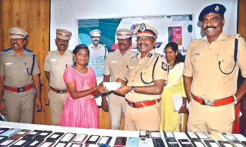 Vellore police hand over 162 stolen mobiles recovered through phone tracker