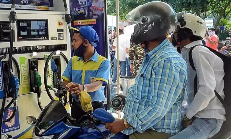 Petrol, diesel prices remain unchanged for 426th day in Chennai Petrol, diesel prices remain unchanged for 426th day in Chennai