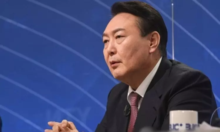 SKorean Presidents approval rating inches up to 33%