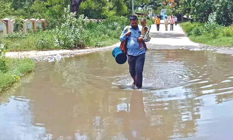 Delay in fixing leaky Cauvery pipeline irks Gudiyattam residents
