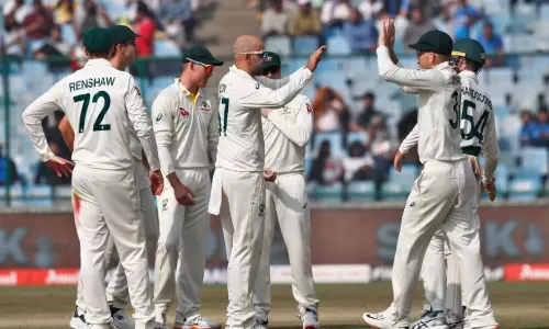 Australia retains Ashes after final day washed out