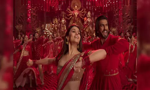 Alia, Ranveer’s energetic dance number Dhindhora Baje Re unveiled