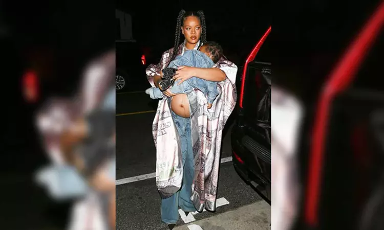 Pregnant Rihanna shows off baby bump at dinner with son RZA