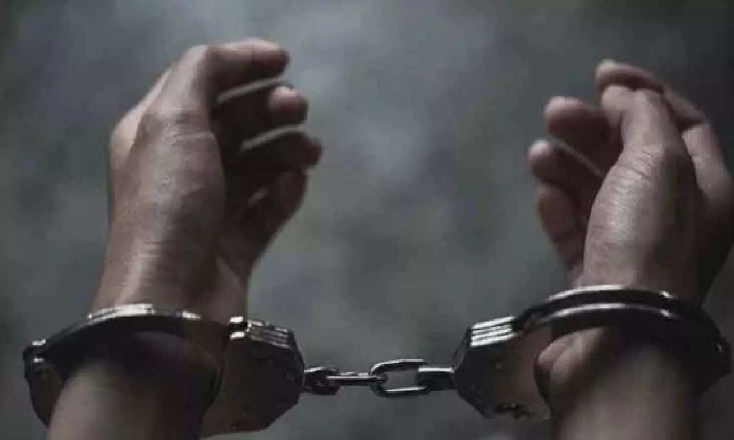 Women chase man into police station, attack SI who tried to intervene