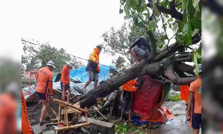 One killed, thousands evacuated as Typhoon Doksuri lashes Philippines