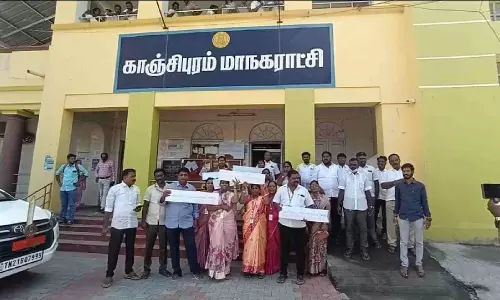 Opposition party councillors protest in Kancheepuram Council