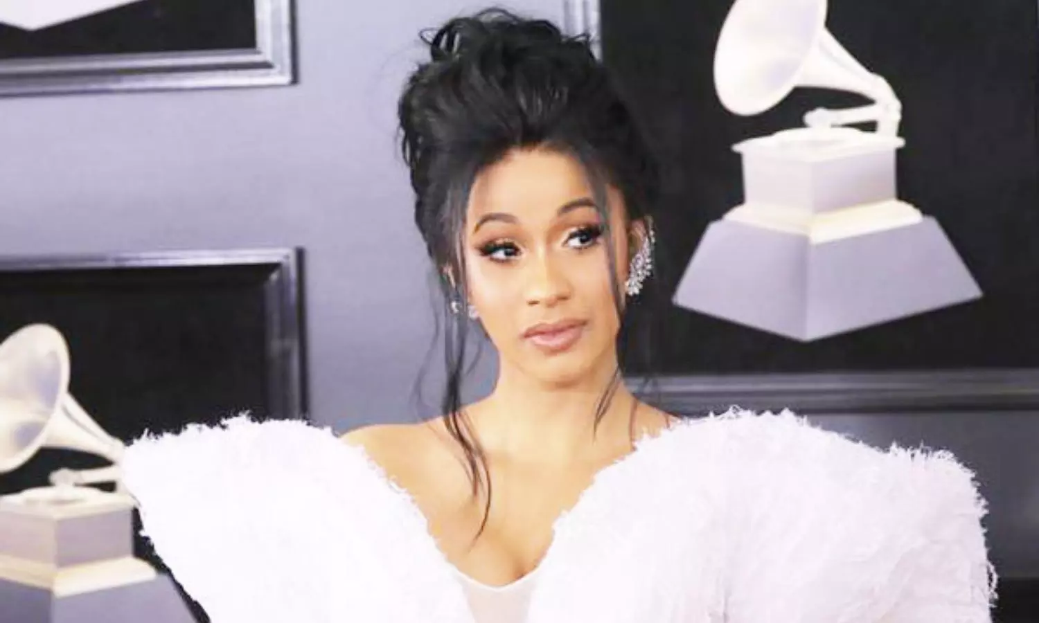 Cardi B throws microphone on person during her performance, here is why