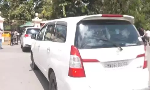 Manipur: Opposition delegation reaches Raj Bhawan to meet Governor Anusuiya Uikey Manipur: Opposition delegation reaches Raj Bhawan to meet Governor Anusuiya Uikey