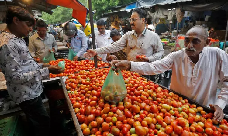 No sign of respite in price-rise as Tomotoes touch Rs 200 per kg