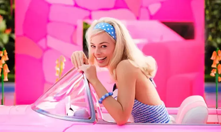 Margot Robbie treats friends to a lavish holiday Margot Robbie treats friends to a lavish holiday