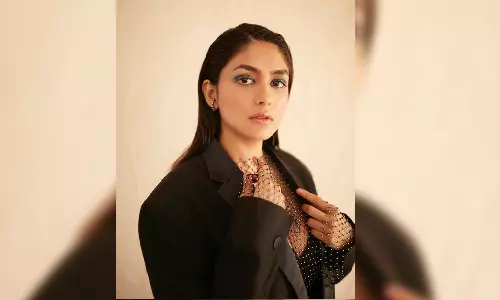 Mrunal to celebrate 31st bday on sets of Vijay Deverakonda-starrer VD13
