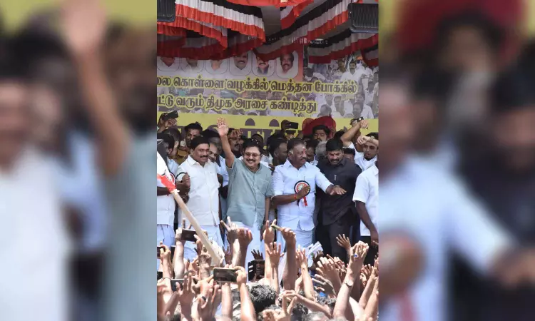 At Theni protest, Dhinakaran ridicules EPS faction as ‘tender padai’