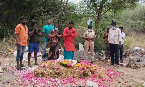 Activist fulfils vow, Irish devotee cremated