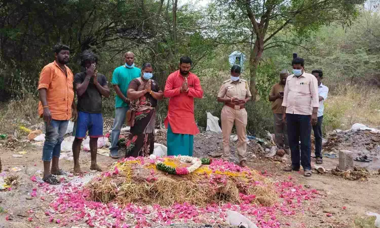 Activist fulfils vow, Irish devotee cremated