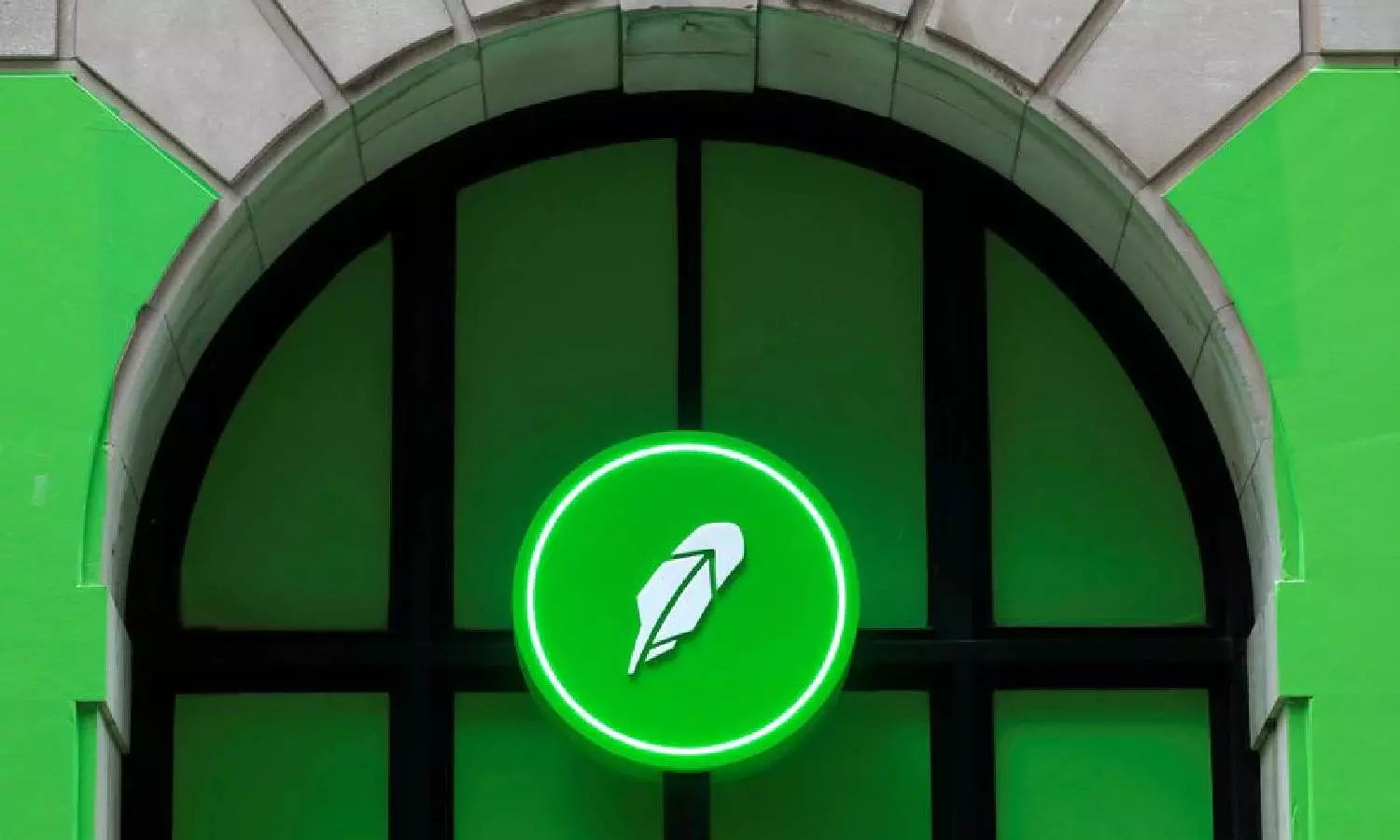 Google-parent Alphabet offloads nearly 90% stake in trading app Robinhood