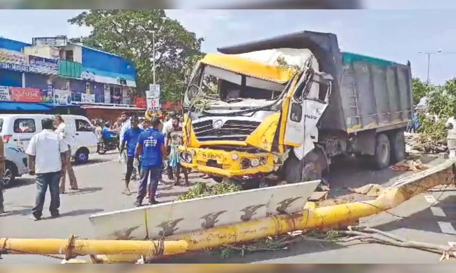 2 college students among 4 run over by lorry near Potheri railway station