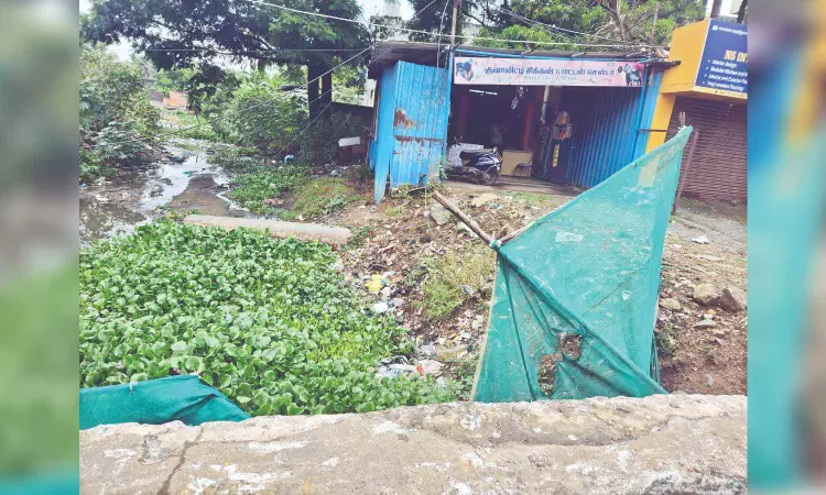 Temporary nets instead of canal wall pose danger to motorists Temporary nets instead of canal wall pose danger to motorists