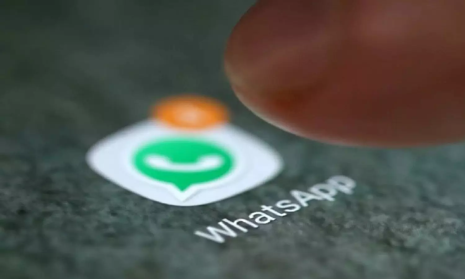 WhatsApp rolling out community examples on iOS beta