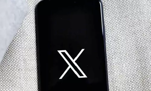 Twitter.com starts switching over to X.com on iOS