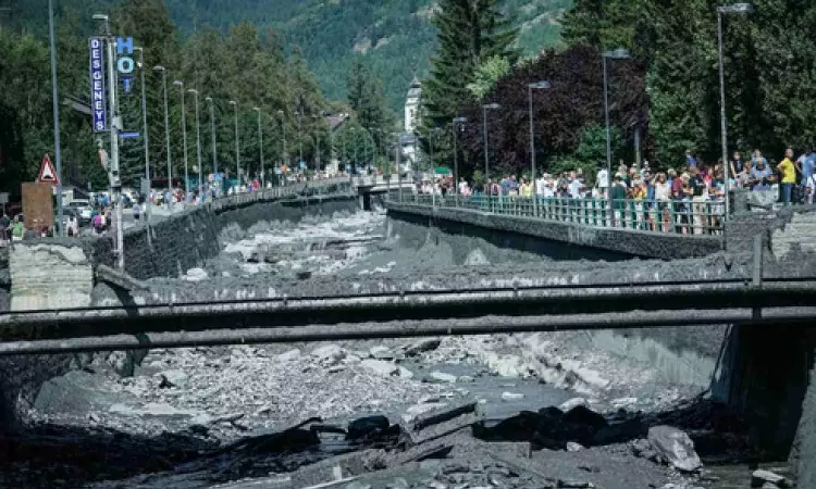 Landslide hits Italian town after floods, over 120 evacuated