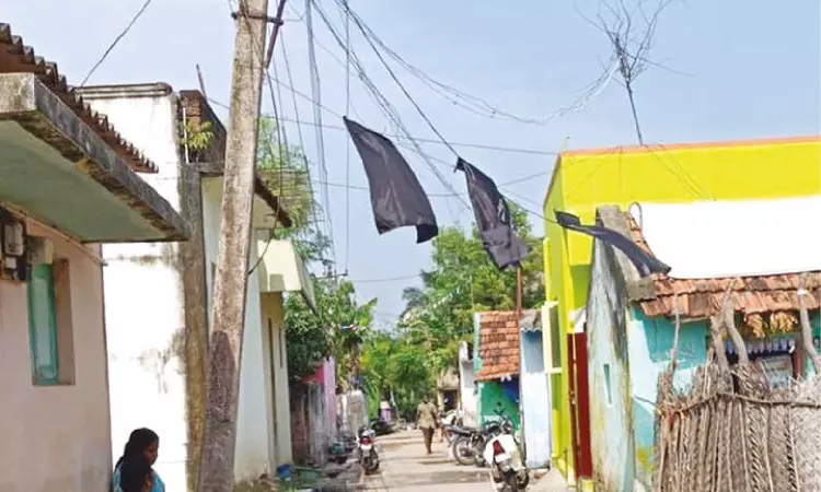 Parandur stages black flag protest on I-Day